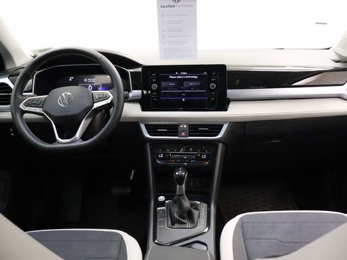 Certified 2025 Volkswagen Taos SE w/ Panoramic Sunroof Package image 13