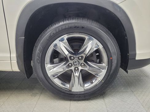 Used 2018 Toyota Highlander Limited Platinum image 31