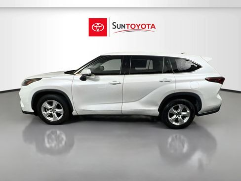 Used 2022 Toyota Highlander L FWD image 7