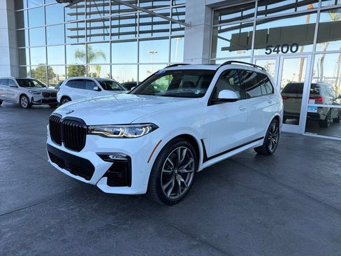Used 2020 BMW X7 M50i w/ Dynamic Handling Package AWD/4WD image 1