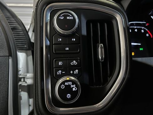 Used 2022 GMC Sierra 3500 SLE w/ SLE Convenience Package AWD/4WD image 13