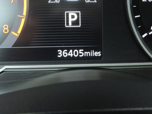 Used 2025 Nissan Versa SR image 27