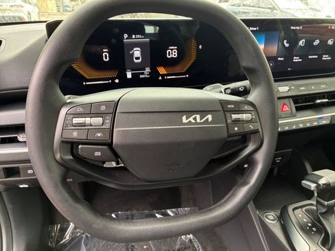 Used 2025 Kia K4 LXS image 28