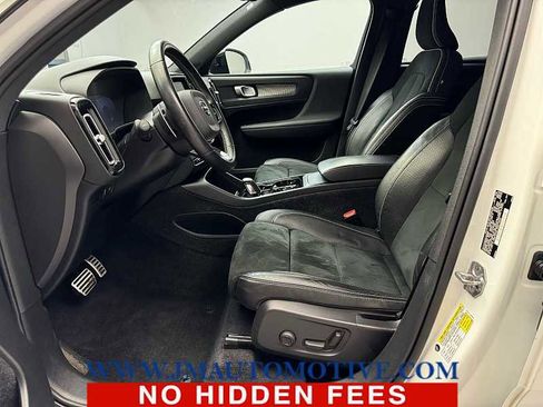 Used 2020 Volvo XC40 T5 R-Design image 12
