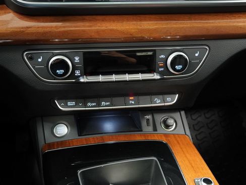Used 2023 Audi Q5 2.0T Premium w/ Convenience Package AWD/4WD image 19