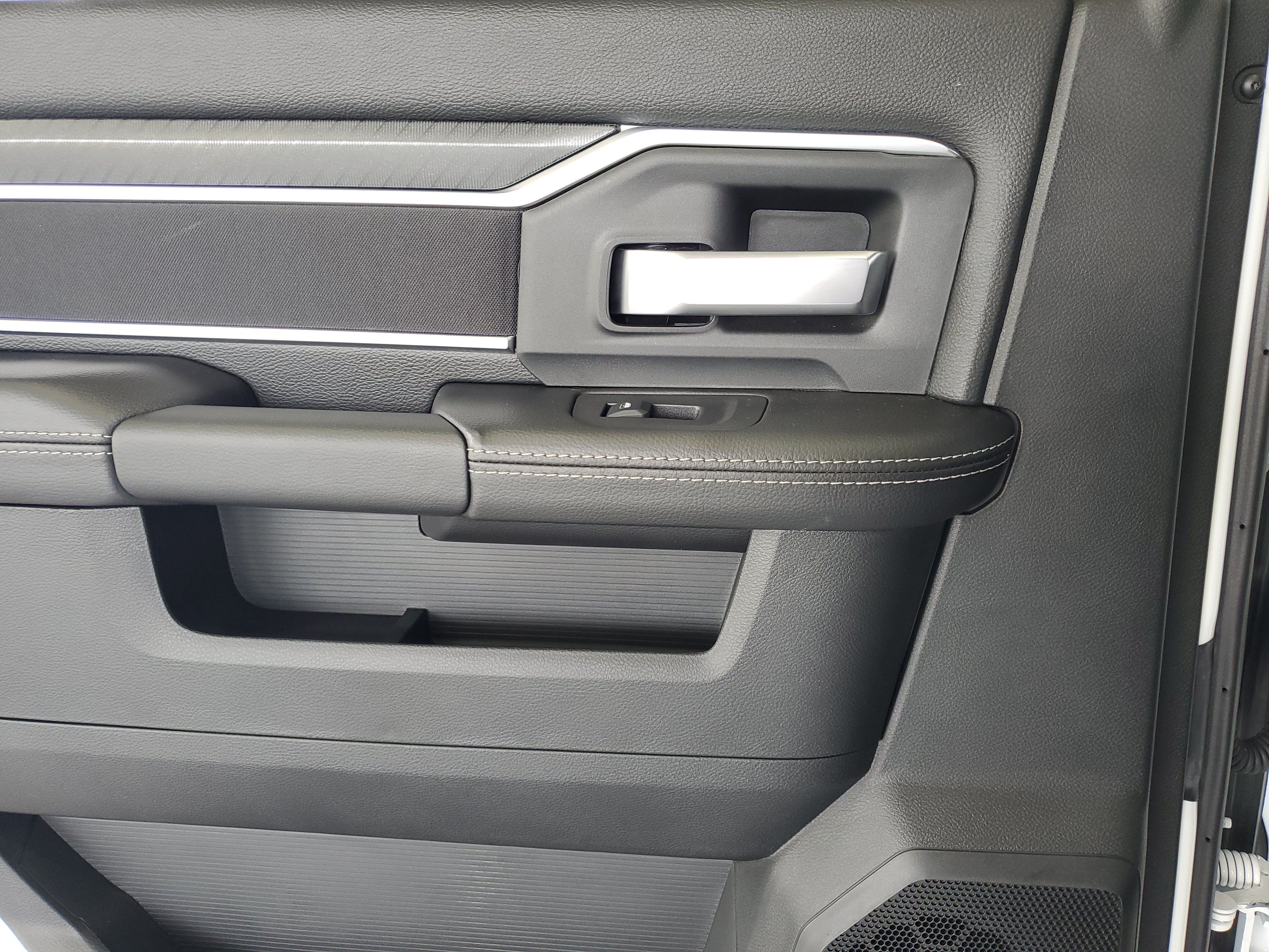 New 2025 RAM 2500 Big Horn AWD/4WD image 13