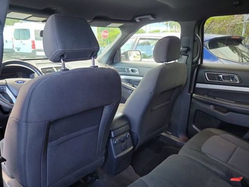Used 2017 Ford Explorer XLT FWD image 10