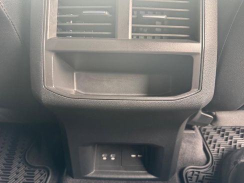 Used 2022 Volkswagen Atlas Cross Sport SE w/ Black Wheel Package AWD/4WD image 17