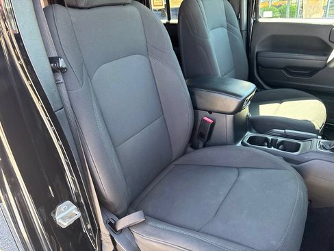 Used 2023 Jeep Wrangler Unlimited Sport AWD/4WD image 29