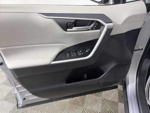 Used 2025 Toyota RAV4 XLE Premium image 28