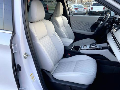 Used 2023 Mitsubishi Outlander SEL image 6