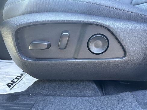 New 2026 Chevrolet Equinox LT w/ Convenience Package II image 16