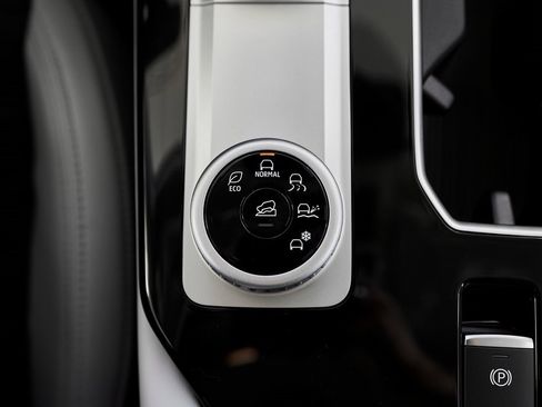 New 2025 Mitsubishi Outlander SE image 43