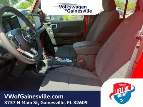Used 2025 Jeep Wrangler Unlimited Sahara AWD/4WD image 19
