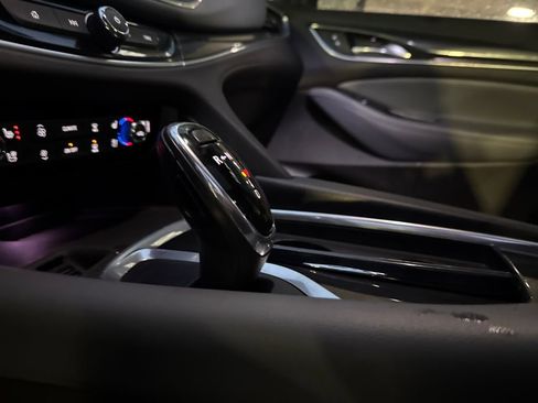 Used 2020 Buick Enclave Premium w/ Sun and Sites Package image 25