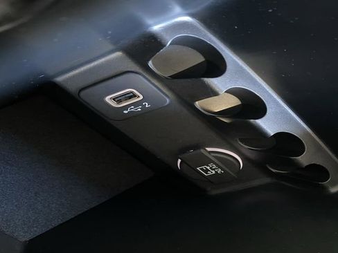 Used 2020 Jeep Cherokee Latitude Plus image 31