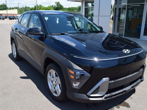 Used 2025 Hyundai Kona SE FWD image 2