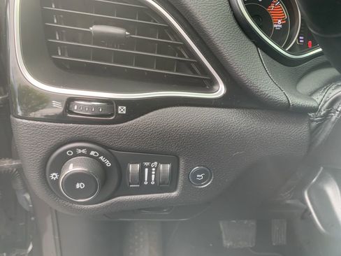 Used 2019 Jeep Cherokee Latitude Plus image 15