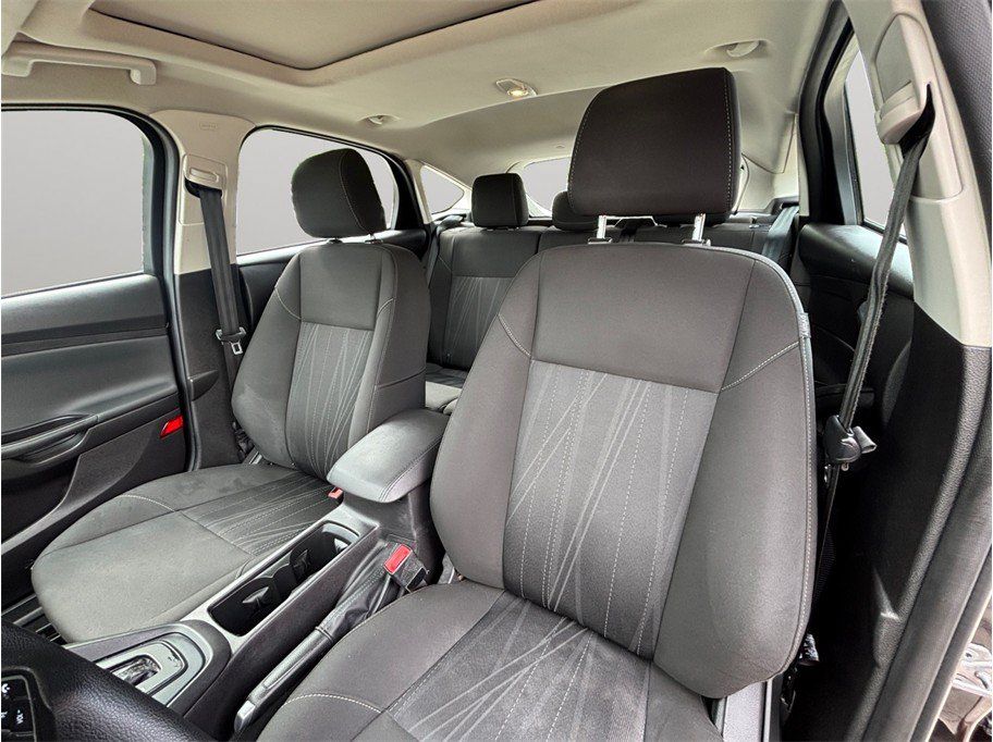 Used 2015 Ford Focus SE FWD image 14