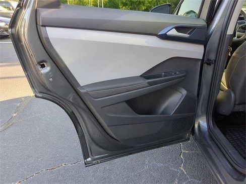 New 2024 Volkswagen Taos SE image 25