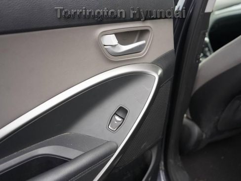 Used 2017 Hyundai Santa Fe SE image 28