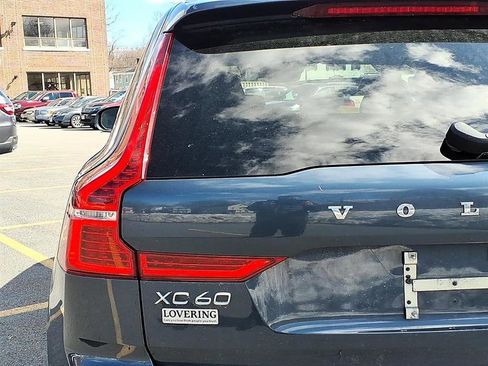 Used 2018 Volvo XC60 T6 Momentum w/ Convenience Package image 11