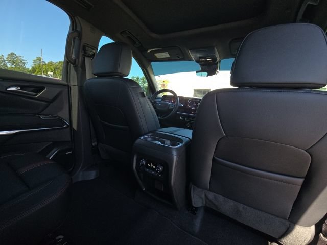 Used 2025 Chevrolet Traverse RS FWD image 17