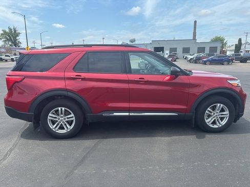 Used 2021 Ford Explorer XLT w/ Equipment Group 202A image 4