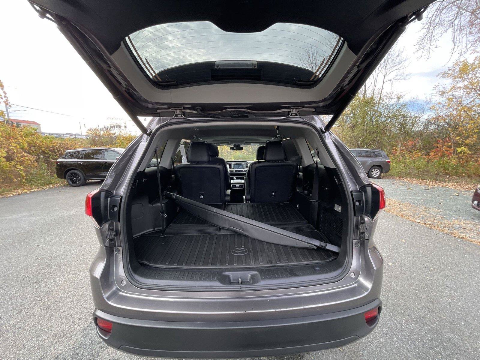 Used 2019 Toyota Highlander XLE AWD/4WD image 25