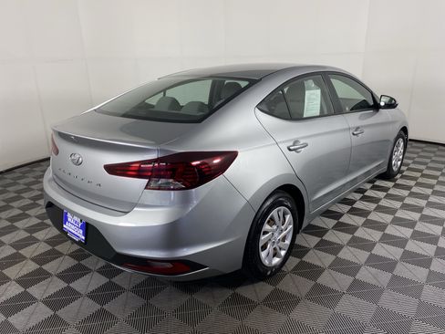 Used 2020 Hyundai Elantra SE FWD image 5