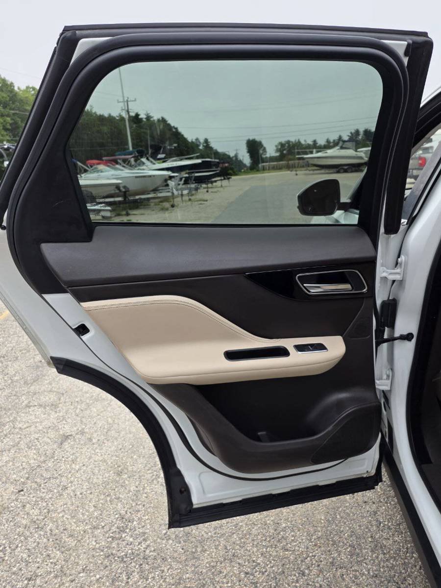Used 2017 Jaguar F-PACE Prestige AWD/4WD image 15