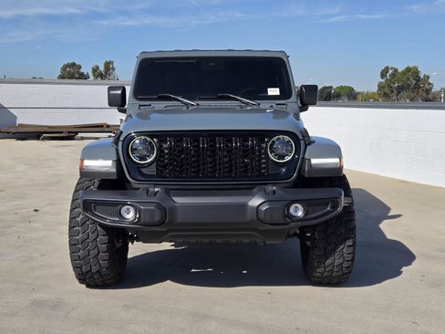 Used 2024 Jeep Gladiator Sport image 3