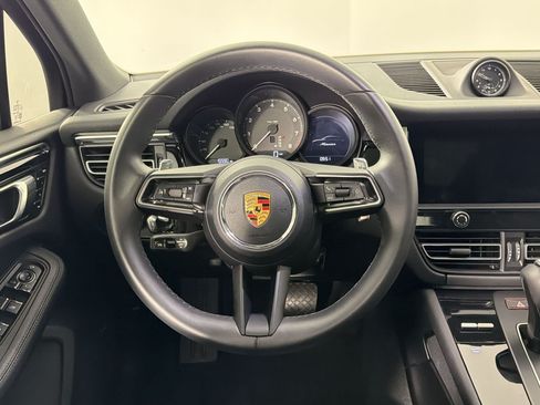 Certified 2024 Porsche Macan AWD/4WD image 21
