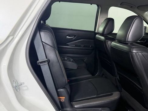 Used 2024 Nissan Pathfinder SL FWD image 30