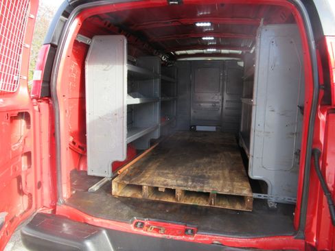 Used 2017 GMC Savana 3500 image 13