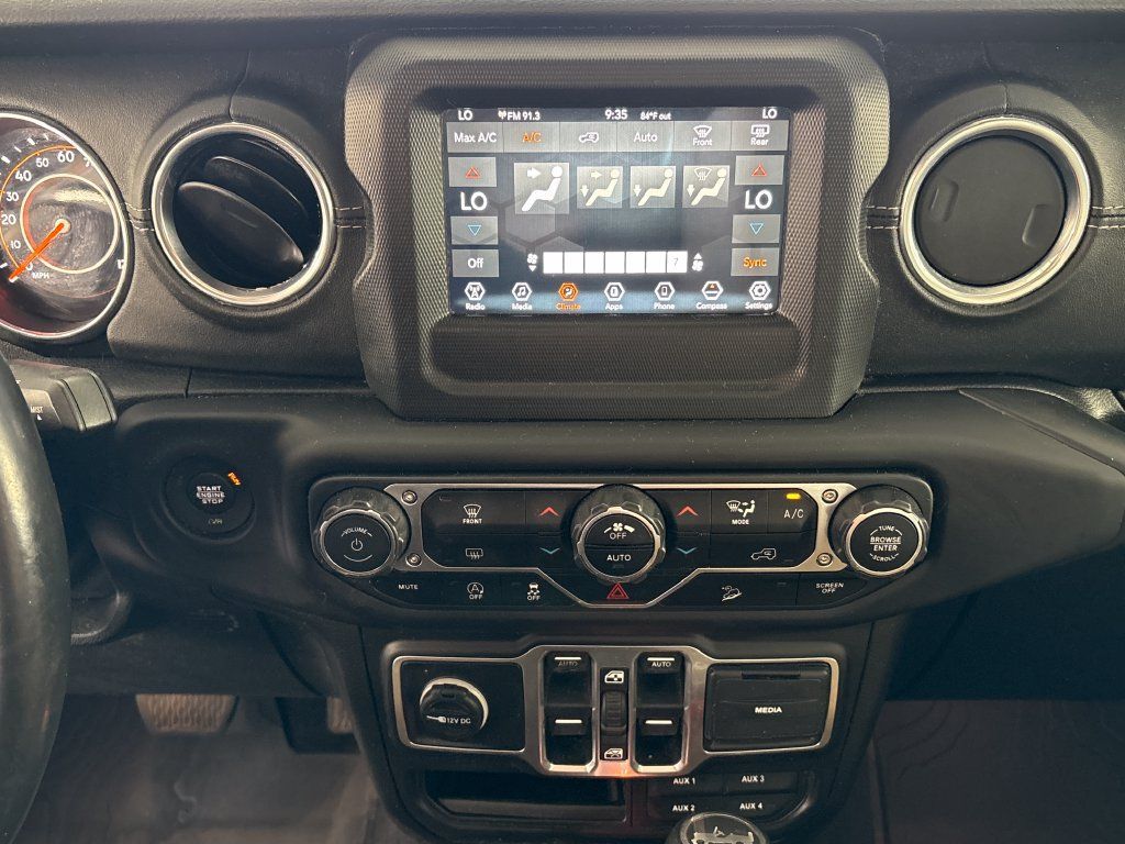 Used 2018 Jeep Wrangler Unlimited Sahara w/ LED Lighting Group AWD/4WD image 21