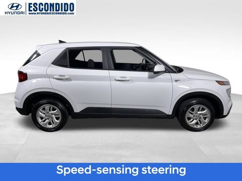 Certified 2021 Hyundai Venue SE image 7