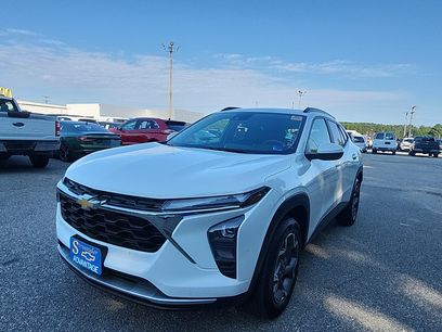 Used 2025 Chevrolet Trax LT w/ Driver Confidence Package