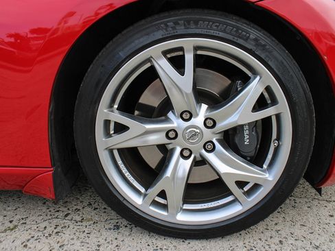 Used 2010 Nissan 370Z Touring w/ Sport Pkg RWD image 13