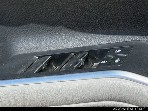 Used 2020 Toyota Highlander Limited FWD image 18