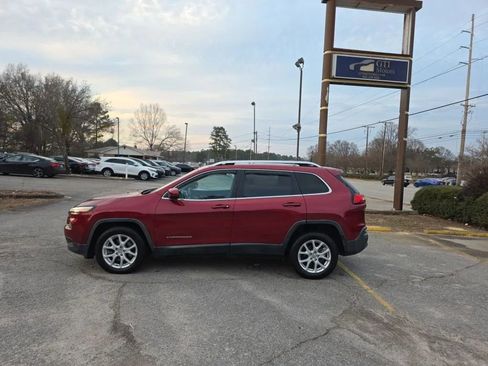 Used 2017 Jeep Cherokee Latitude image 3