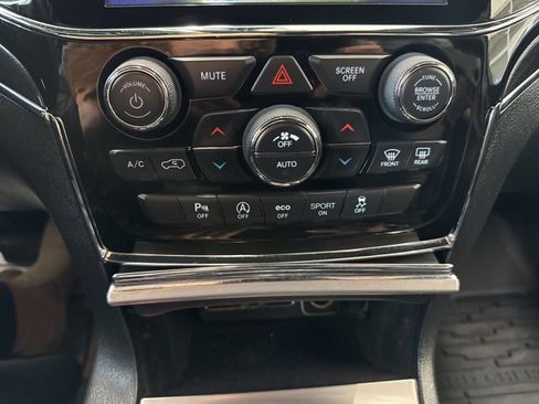 Used 2019 Jeep Grand Cherokee Trailhawk w/ Trailhawk Luxury Group image 25
