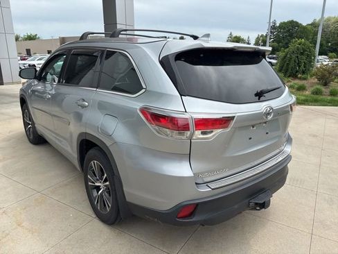 Used 2016 Toyota Highlander XLE AWD/4WD image 5