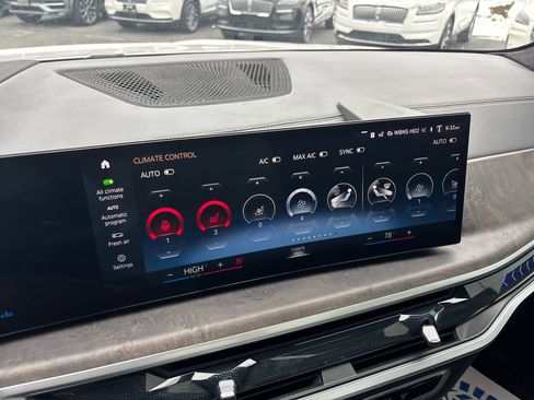 Used 2023 BMW X7 xDrive40i w/ M Sport Package image 19