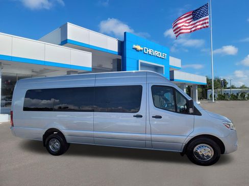 Used 2022 Mercedes-Benz Sprinter 3500 image 2
