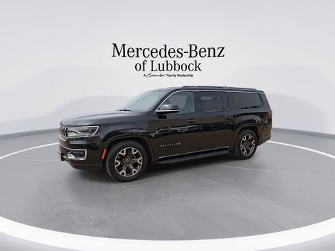 Used 2024 Jeep Wagoneer L Series III w/ Flexible Seating Group AWD/4WD image 5