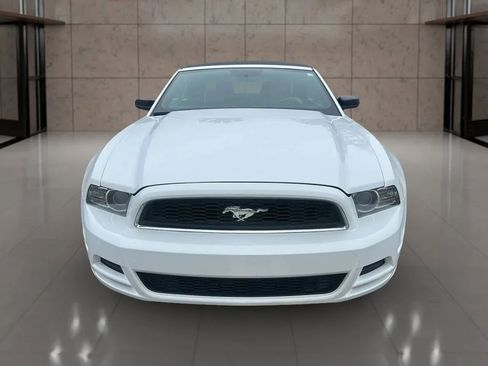 Used 2014 Ford Mustang Convertible RWD image 2