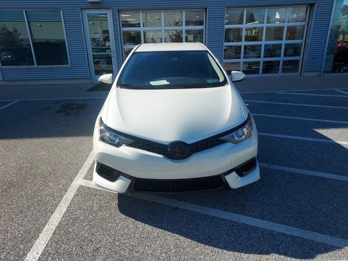 Used 2018 Toyota Corolla iM image 8