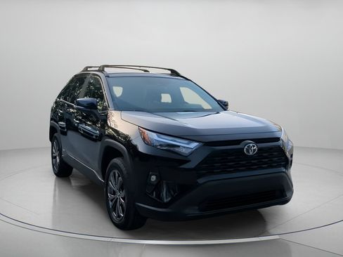 Used 2023 Toyota RAV4 XLE Premium AWD/4WD image 4