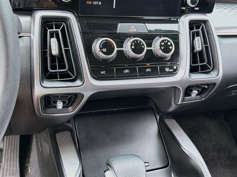Used 2023 Kia Sorento LX FWD image 12